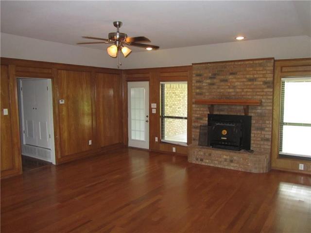 Building Photo - 204 Appaloosa St