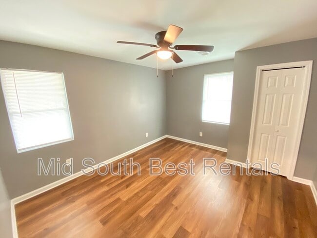Building Photo - 1376 Pillow St