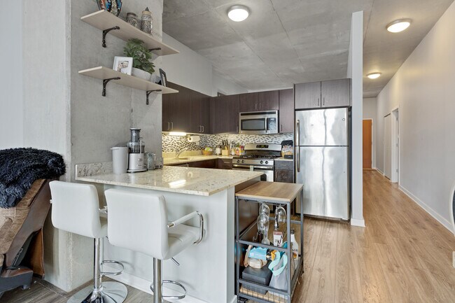 Building Photo - 235 W Van Buren St