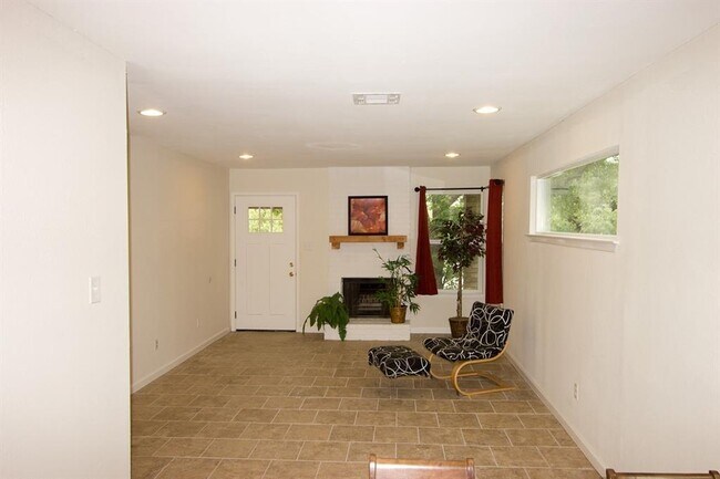 Foto del edificio - 2401 Burleson Ct