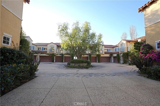Building Photo - 16 Savona Ct