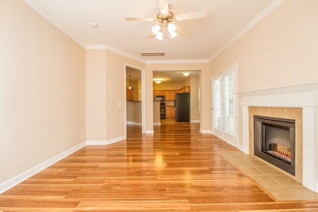 Building Photo - 237 Titans Cir