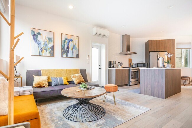 Foto del edificio - 6032 Sand Point Way NE