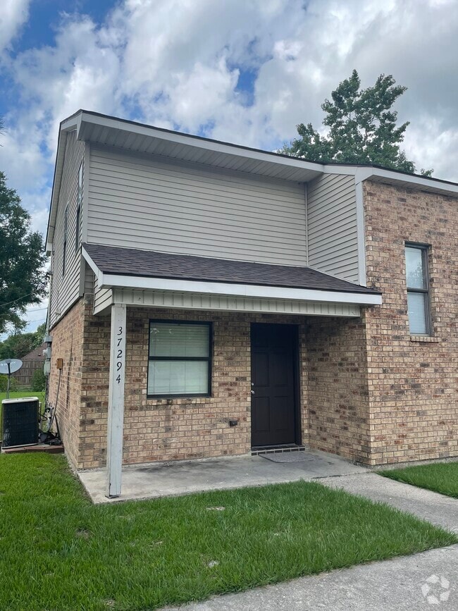 Southwood Village Apartments for Rent with a Swimming Pool