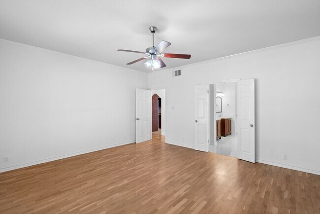 Foto del edificio - Move-in Ready 5 Bedroom, 3.5 Bathroom home...
