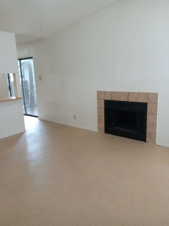 Building Photo - 9655 Bratton Dr