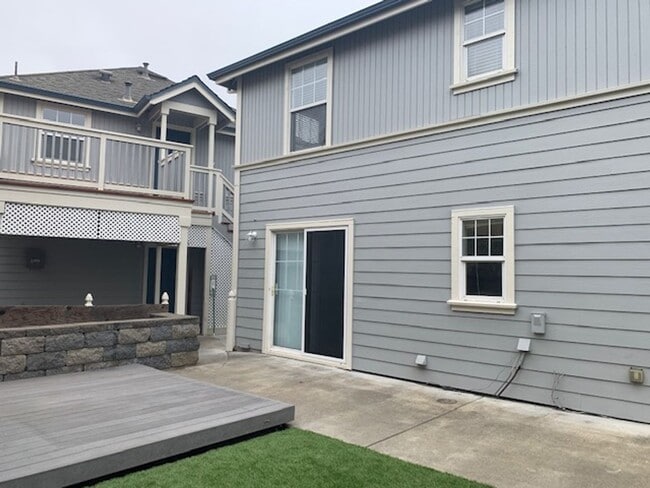 Building Photo - ~4 Bedroom 2.5 Bath House ~ Includes Water & has Solar ~ Huge Savings on Utilities ~
