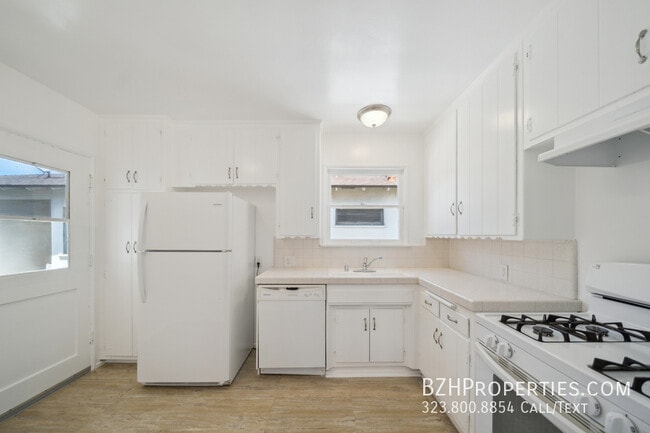 Building Photo - 5301 Vantage Ave