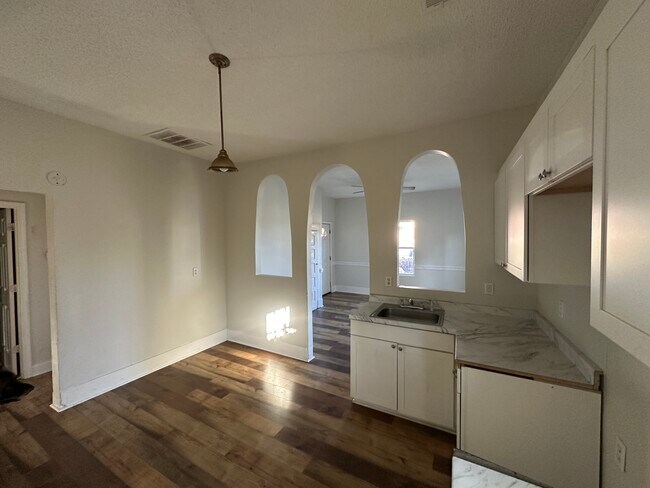 Foto del edificio - 1669 Gaither St