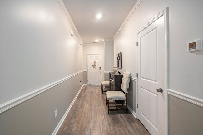 Building Photo - Family-Friendly 5-Bedroom Rental Home with...