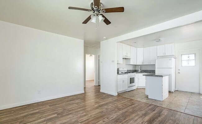 Ceiling Fan - 2669 L St