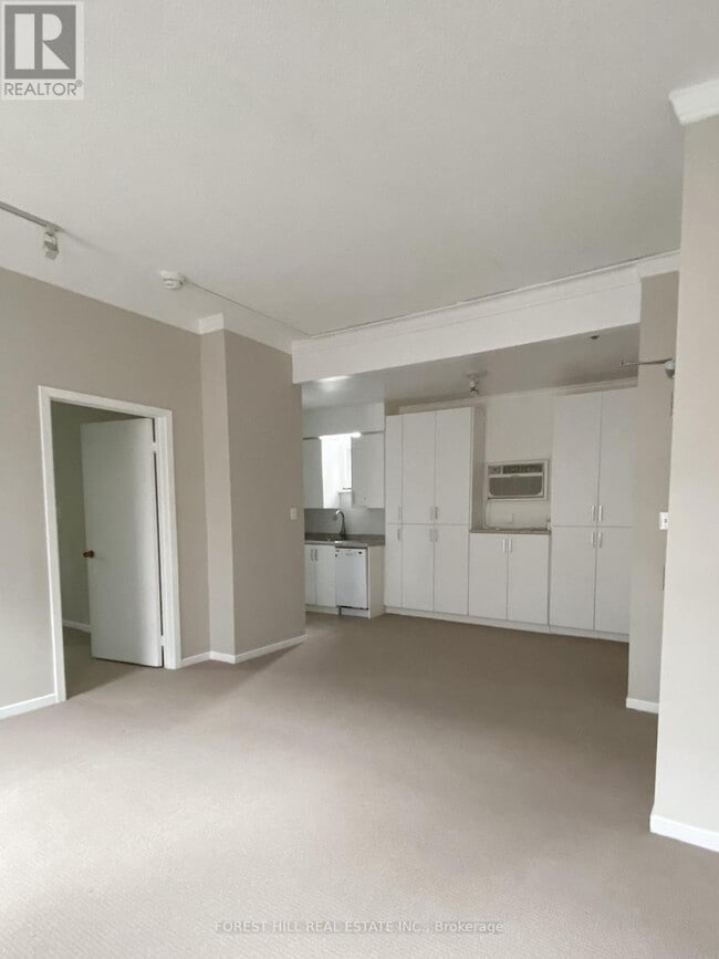 Building Photo - 72-72 Walmer Rd