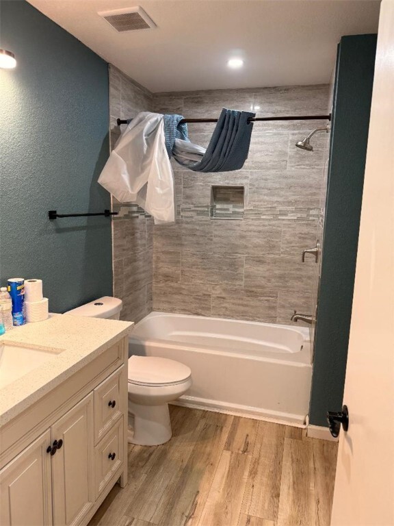 Building Photo - 2605 Country Club Dr