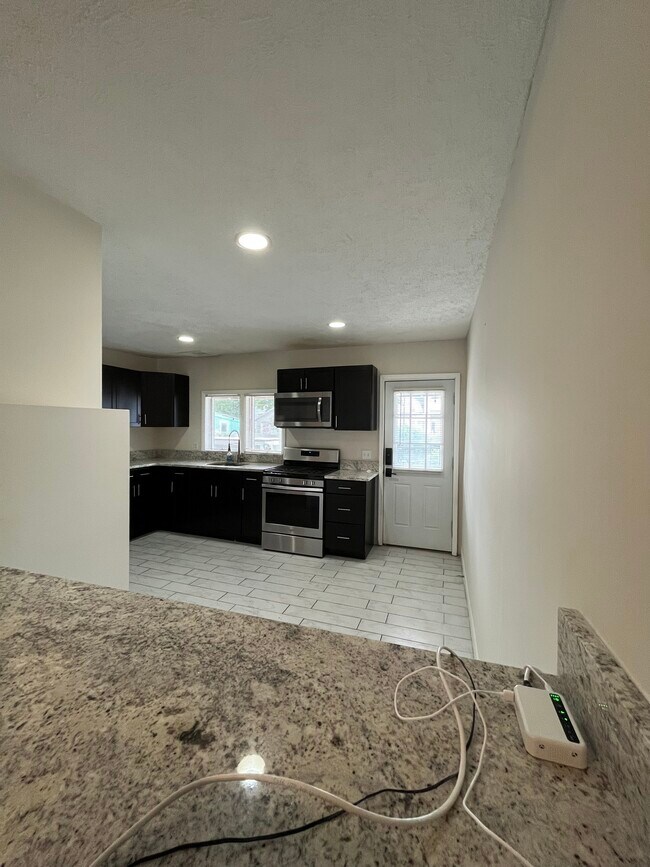 Cocina (3/3) - 52 Germain Ave