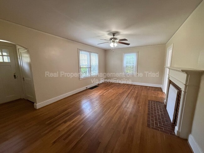 Photo - 801 Knollwood St House