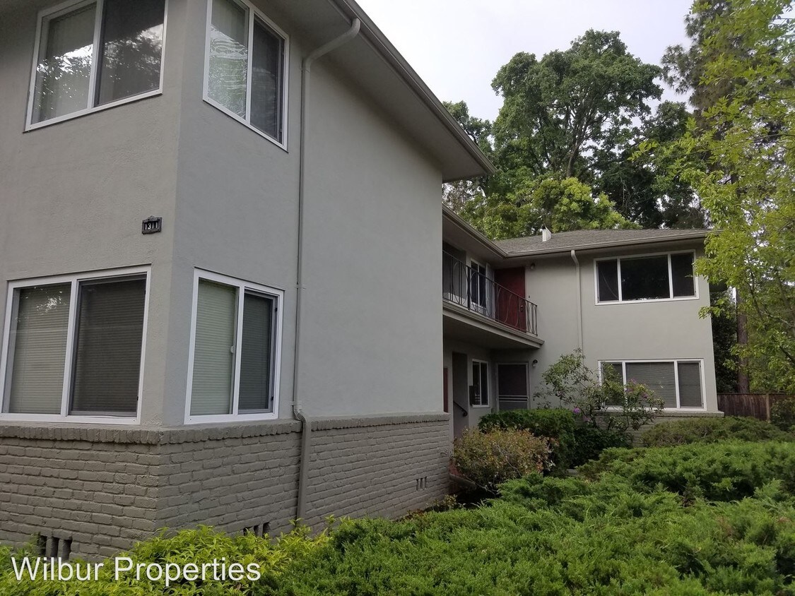 Primary Photo - 1311 Hoover St