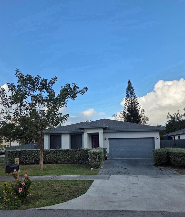 Building Photo - 77 NE 12th St