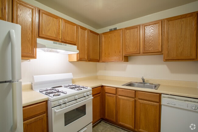 Kitchen - Premier at Cherry Hill