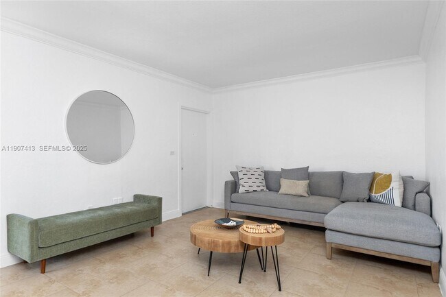 Foto del edificio - 81 Edgewater Dr