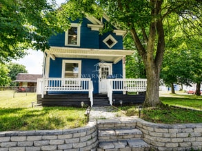 Building Photo - 402 Hall Ave