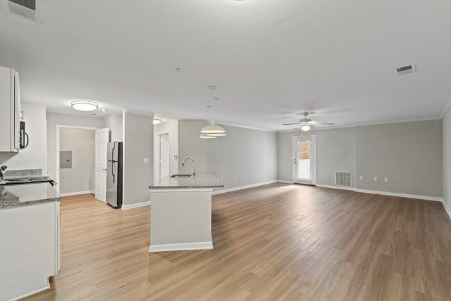 Building Photo - SomerHill Farms Apartments