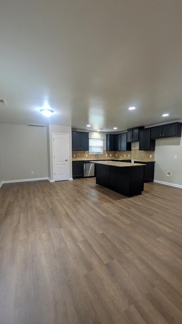 Foto del edificio - 2308 Riding Trail Rd