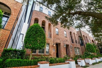 Building Photo - 709 Delano St