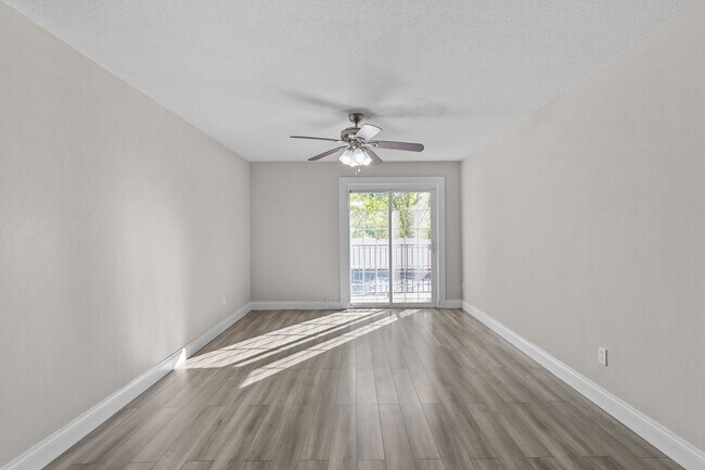 Foto del edificio - 8717 Watson Rd