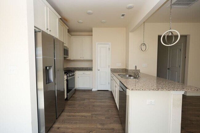 Foto del edificio - Beautiful townhome in desirable Terrell Community