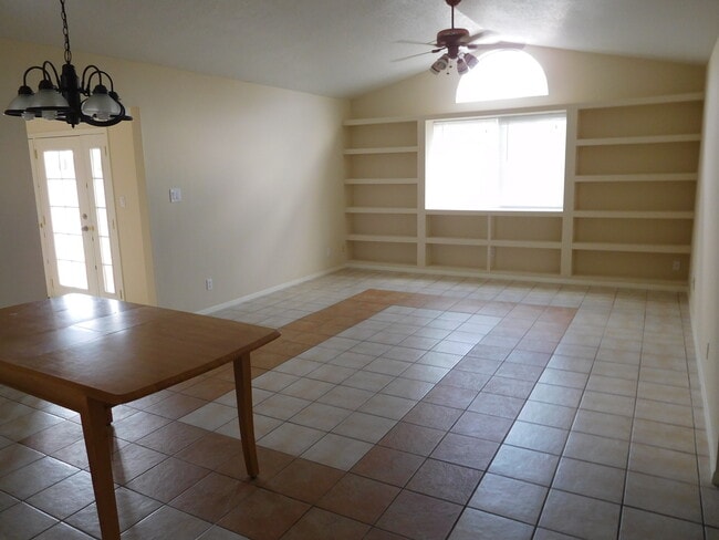Building Photo - 7401 Branco Dr NE