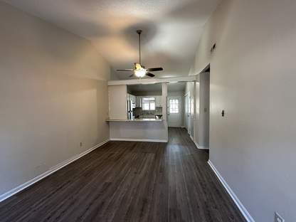 Foto del edificio - Nice 2 Bedroom, 2 Bath Duplex-116 Pine Crest Drive