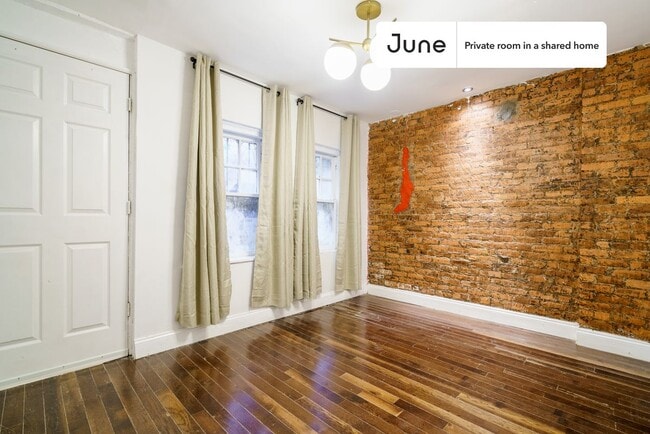 Foto del edificio - Room in Shared 5 bed/1.5 bath home