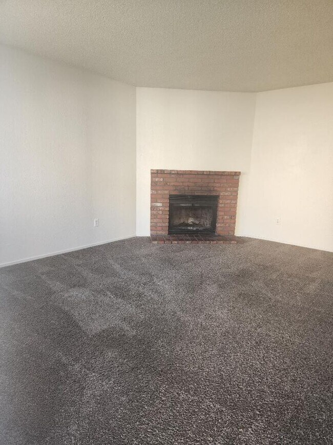 Foto del edificio - 2323 Chester Ln