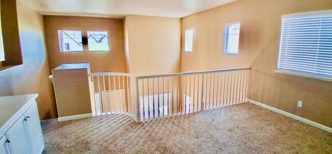 Foto del edificio - Beautifully Remodeled 4-Bedroom, 2.5 Bath ...