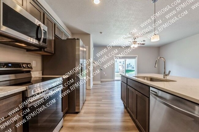 Building Photo - 706 Umbra Pl
