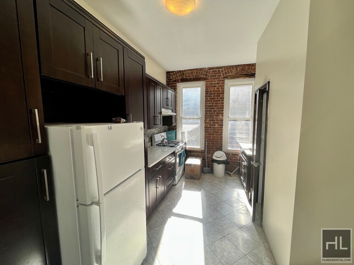 Primary Photo - 52 Main St, Yonkers, NY 10701