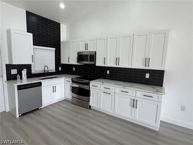 Foto del edificio - 7296 Pebble Beach Rd