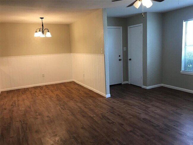 Building Photo - 926 N Judge Ely Blvd