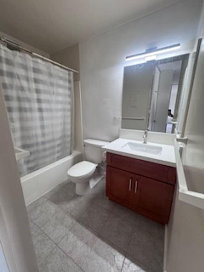 Building Photo - 1603