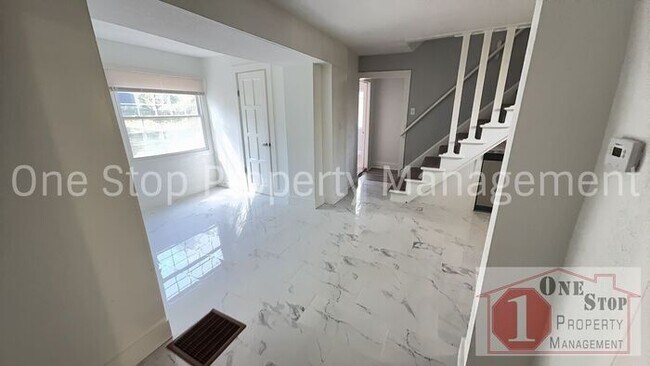 Building Photo - Welcome Home to this 3 Bedroom, 2 Bathroom...