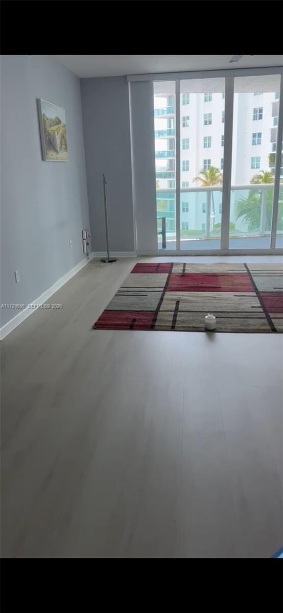 Foto del edificio - 7900 Harbor Island Dr