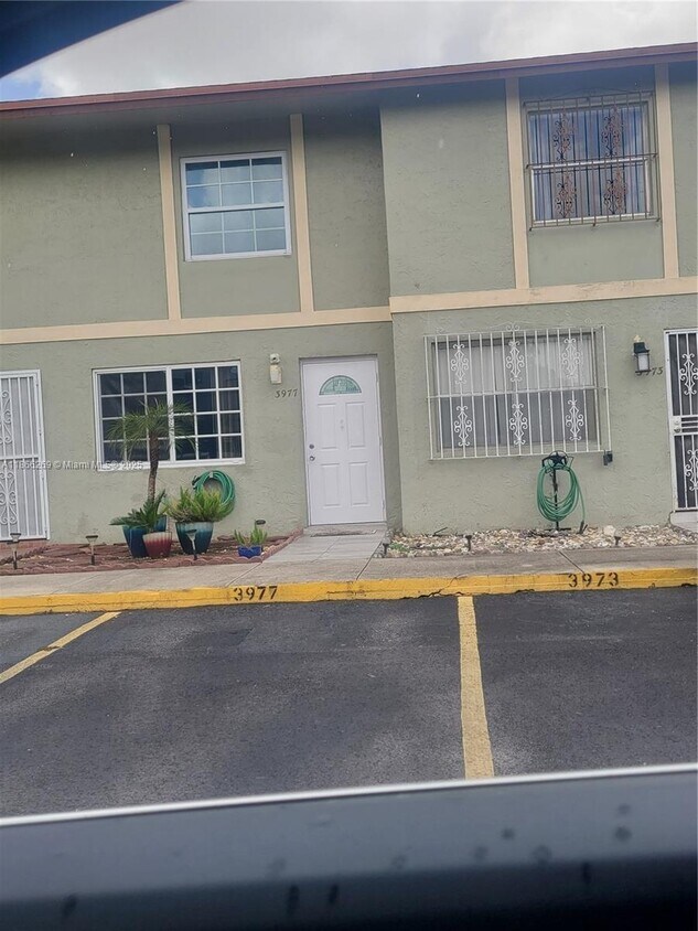 Foto principal - 3973 W 9th Ln