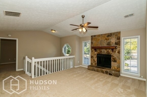 Building Photo - AVAILABLE NOW! - 600 Canterbury Ln, Lawren...
