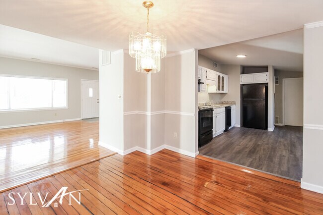 Building Photo - Lovely 4 bedroom ranch style home availabl...