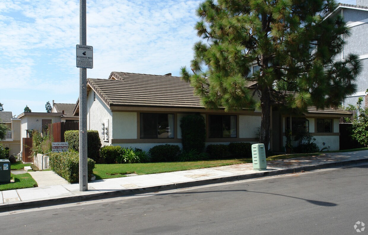 Primary Photo - 5166 Dunbar Ave
