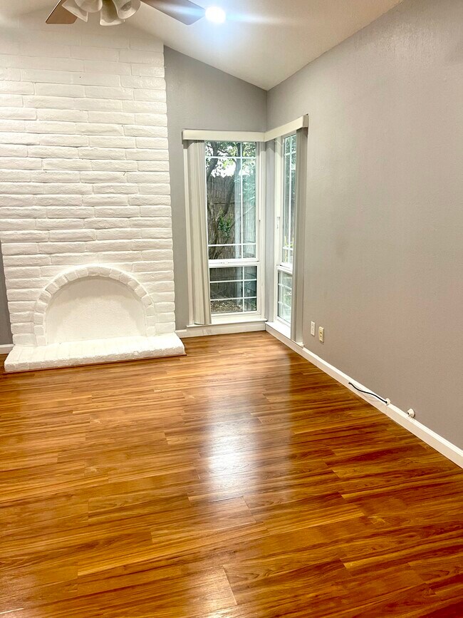 Foto del edificio - 6612 Briartree Way
