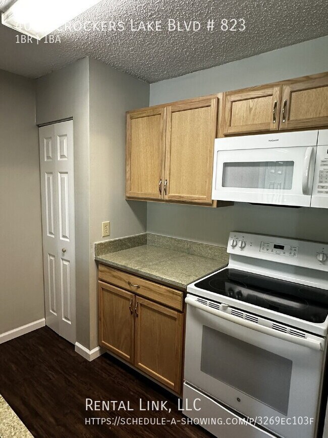 Foto del edificio - 4032 Crockers Lake Blvd