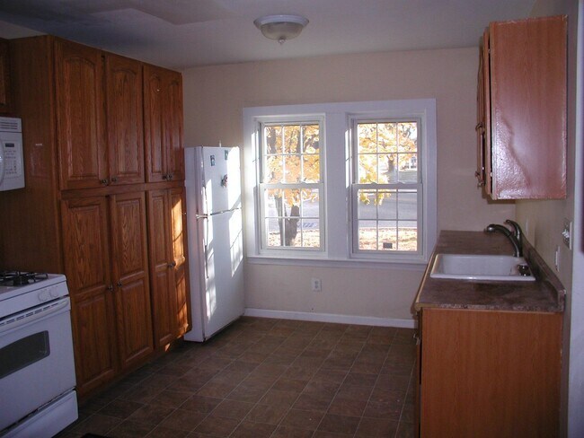 Foto del edificio - Renovated 2 Bedroom – First Floor Apartment in East Greenwich!