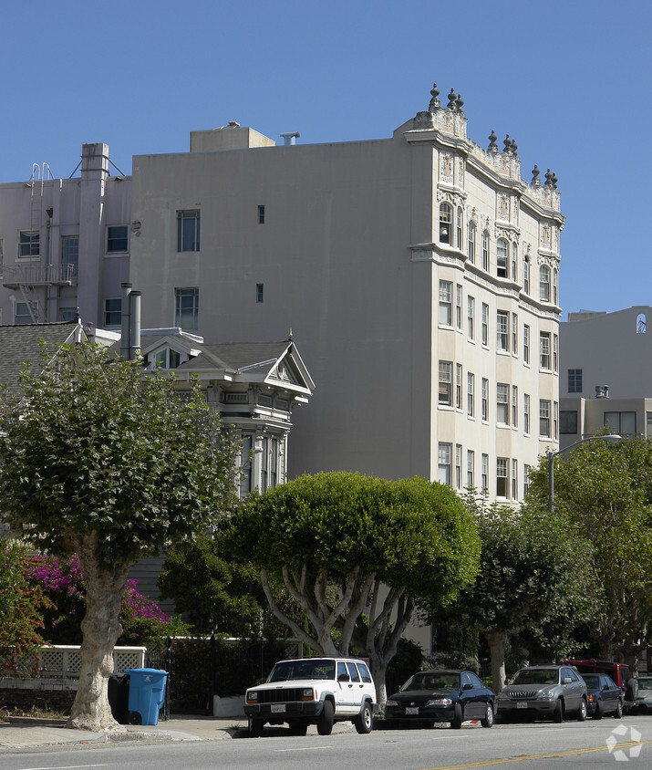 Building Photo - 1800 Broadway