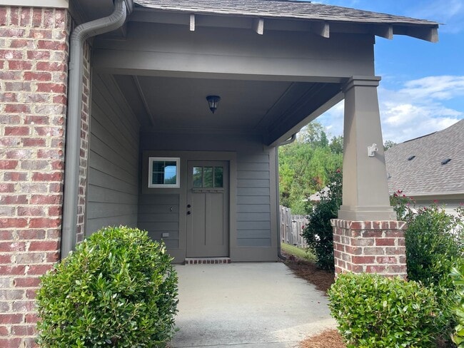 Building Photo - One level home with 2 Car Garage!
